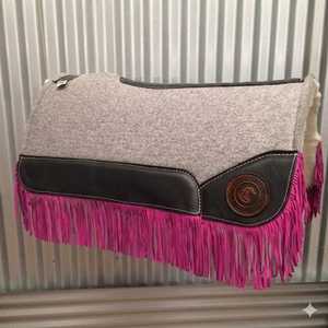 Tapis de selle robuste en feutre mélangé intérieur et extérieur pour chevaux, par des exportateurs indiens – Équipement équestre, tapis de selle souple - Product Image 1