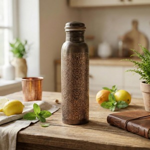 Bouteille d'eau en cuivre au design tendance et élégant, finition lisse, article en gros - Product Image 2