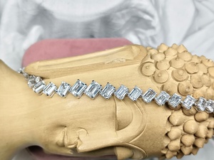 Pulsera de Diamantes Esmeralda para Mujer, Oro Blanco de 14K, Diamantes Cultivados en Laboratorio, Pulsera de Lujo, Elegante Pulsera de Boda - Product Image 2