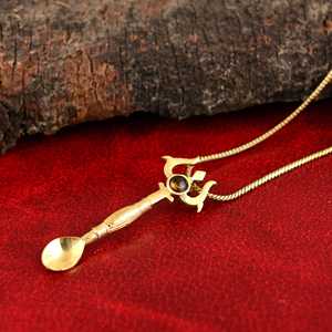 Pendentif cuillère plaqué or avec pierre œil de tigre, collier vintage en alliage, bijoux de mode unisexe - Product Image 1