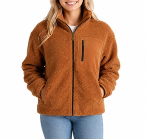 Giacca in pile Sherpa personalizzata da donna, calda, morbida, comoda, leggera, elegante, di qualità, moderna, da viaggio. - Product Image 1