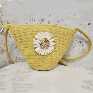 Bolso de hombro con correa de cuerda negra con margaritas centrales, bolso cruzado ligero Eco Chic para mujer, accesorio bohemio Floral para salida - Product Image 2