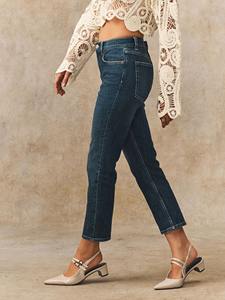 Vaqueros de corte recto diseñados con una mezcla de algodón de primera calidad, con un corte clásico, un elegante efecto desgastado y costuras reforzadas. - Product Image 4