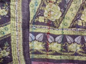 Proveedor Mayorista de Mantas Kantha Vintage Hechas a Mano para Decoración Bohemia del Hogar y Edredones Reversibles Sostenibles - Product Image 2