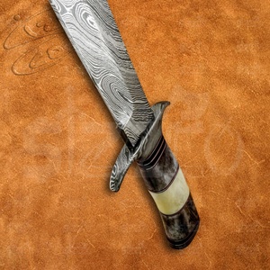 Cuchillo Bowie de Caza OEM Personalizado Hecho a Mano de Acero de Damasco SIZZCO con Mango de Hueso de Camello, Hoja Fija de Supervivencia, Funda de Cuero, 3 Años de Garantía - Product Image 3