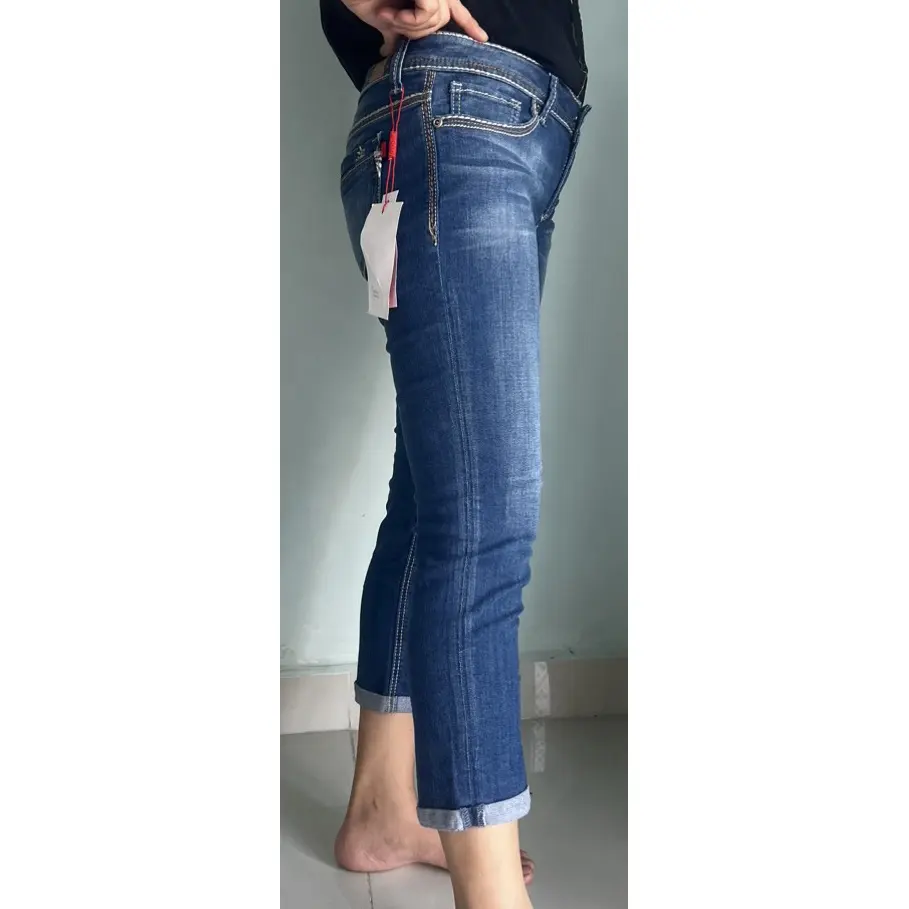 Damenbekleidung Überproduktion Jeans 100 % Baumwolle Damenjeans Jeans Denim Lagerposten Kleidung storniert Bestellung Lagerposten