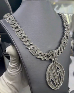 จี้เพชรโมอิสซาไนต์ทรงกลมแบบกำหนดเองได้ พร้อมตัวอักษร  วัสดุเงินแท้ 925 ชุบทอง  แบบฮิปฮอป ได้รับการรับรองจาก GRA  เครื่องประดับสำหรับผู้ชาย - Product Image 3