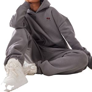 Ensembles pour femmes de haute qualité, ensemble de survêtement 2 pièces pour femmes, streetwear imprimé, éco-responsable, à épaules tombantes, col à capuche, motif uni - Product Image 1