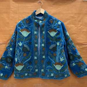 Veste en velours bleu brodée avec motif floral, col mandarin, manches longues, fermeture éclair, vêtements d'automne, vestes pour femmes, bleu - Product Image 1