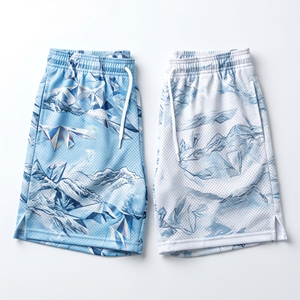 Pantalones cortos de malla con gráfico de camuflaje de galaxia cósmica y espacio profundo personalizados, pantalones cortos deportivos de entrenamiento de baloncesto por sublimación para hombre - Product Image 2
