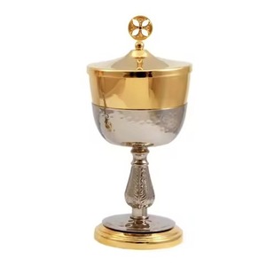 Vaso Eucarístico de Latón Hecho a Mano para Almacenamiento y Distribución de Hostias de Comunión - Product Image 6