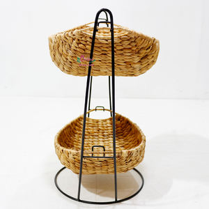 Panier tressé en jonc de mer à deux niveaux Artex Dong Thap de haute qualité avec support métallique – Organisateur durable pour cuisine et maison - Product Image 6