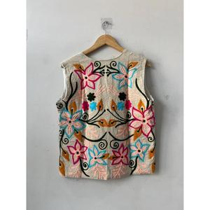 Amorzinho – Gilet court sans manches en coton naturel brodé à la main, col en V, respirant, pour femme - Product Image 5