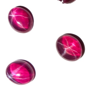 Rubis étoilé transparent ovale 9x11 mm 6 carats, cabochon poli créé en laboratoire avec effet étoile à 6 branches pour la fabrication de bijoux - Product Image 6