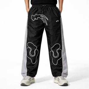 กางเกงแทร็คไนลอนลายกราฟิกทันสมัยสำหรับผู้ชาย เอวยางยืด ทรงหลวม น้ำหนักเบา กันลม แต่งแถบสีตัดกัน จำหน่ายส่ง - Product Image 1