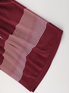 เสื้อบาสเก็ตบอลระบายอากาศ คอกลม แขนกุด ผ้าโพลีเอสเตอร์ 100% ชุดบาสเก็ตบอลพร้อมบริการ OEM แบบพิมพ์ลายสำหรับผู้ชาย - Product Image 4