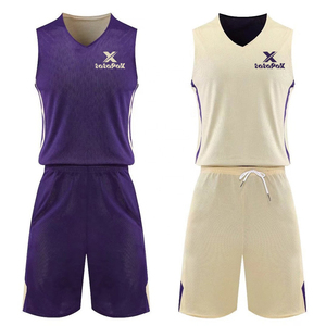 Ensemble d'uniformes de basketball réversibles légers 100 % polyester respirant avec évacuation de l'humidité, personnalisable pour les équipes - Product Image 1