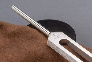 Diapason Otto 128 Hz pour la guérison et les applications médicales, pour la réduction de la douleur liée à l'inflammation, la réduction du stress et la méditation, usiné - Product Image 5