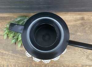 Jarra de riego de diseño único en color negro para plantas de interior y exterior, y florero decorativo para flores frescas y artificiales de la India. - Product Image 6