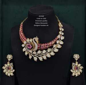Conjunto de Joyería Kundan de Diseñador 13100, Collar y Aretes Chapados en Oro, con Moissanita Amarilla y Piedra Rosa, para Novias, Bodas y Fiestas - Product Image 1