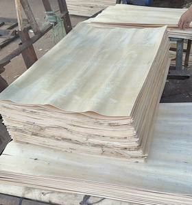 Placage de bois coupé en rondelles lisses 1,7-2,2 mm pour contreplaqué, placage d'eucalyptus, de caoutchouc, d'acacia et de pin du Vietnam - Product Image 1