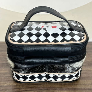 Sac à cosmétiques de luxe personnalisé en cuir à carreaux fait à la main avec fermeture éclair, sac à maquillage en cuir de vache véritable pour femmes - Product Image 4