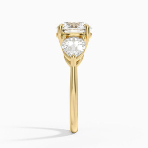 Anillo de Compromiso Clásico con Tres Diamantes en Forma de Pera - Product Image 3