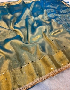 Sari en tissu de soie Banarasi orné de motifs KV (bleu clair) - Vêtement traditionnel pour les fêtes - Product Image 2