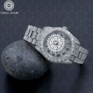 Reloj de Lujo Charm_Jewells, Dorado, 45mm, Redondo, Analógico, de Cuarzo, para Hombre, con Esfera de Cristal de Zafiro y Bisel de Diamantes - Product Image 1