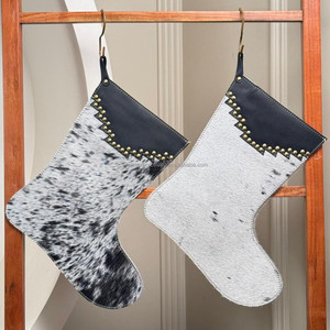 Ornement à suspendre en cuir de vachette personnalisé pour décoration de cheminée Cadeaux de Noël Bas pour décoration de fête de famille - Product Image 3