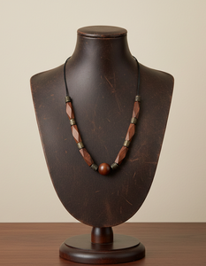 Collier artisanal en bois Matinee avec perles rectangulaires polies et entretoises oxydées sur cordon de coton ciré réglable - Product Image 4