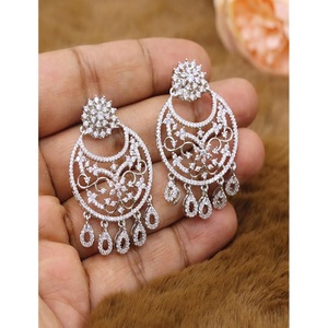 Magnifique design en laiton plaqué argent de qualité supérieure, aspect pierre, pour femmes, collections de bijoux classiques pour mariage. - Product Image 1