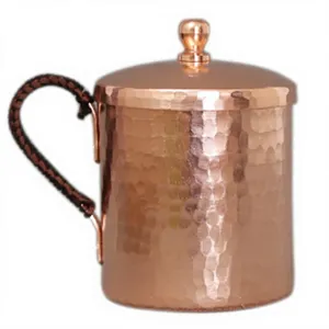 Mug en cuivre martelé de qualité supérieure avec couvercle, poignée tressée artisanale, récipient thermique pour cocktails, texture martelée à la main avec de magnifiques bosses. - Product Image 1
