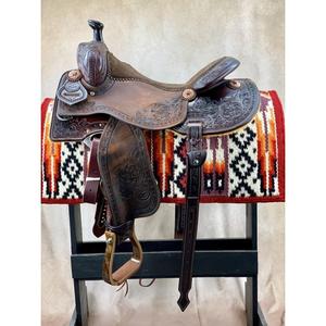 Selle d'équitation anglaise en cuir de style campagnard vintage, fabriquée en Inde - Product Image 1