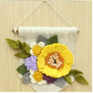 Adorno de Pared de Fieltro en Forma de Arco Hecho a Mano con Diseño Floral, Decoración para Cumpleaños - Product Image 1