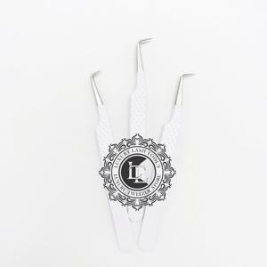 Pinzas profesionales con patrón de diamante para extensión de pestañas, logotipo personalizado, recubrimiento en polvo blanco, pinzas de Punta plateada sostenibles - Product Image 5