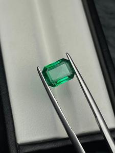 Esmeralda Natural Premium de Zambia, Forma Octogonal Ovalada, Gema Verde Intensa Genuina para Joyería - Product Image 1