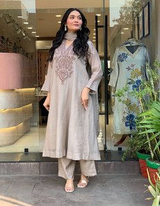 NOUVEAU LANCEMENT : SALWAR KAMEEZ TRADITIONNEL PAKISTANÉ EN TISSU MUSSELIN DE COTON (HAUT, BAS ET DUPATTA) - SÉCHAGE RAPIDE - POUR FÊTES, DIWALI, TOUTES SAISONNIES - Product Image 4
