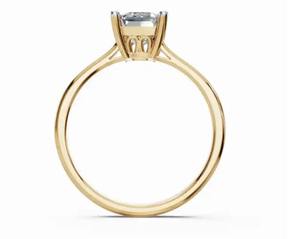 Anillo Solitario Evangeline con Diamante Cultivado en Laboratorio, Corte Esmeralda, 0.30 Quilates, en Oro Amarillo, Rosa o Blanco de 9kt, 14kt o 18kt - Product Image 2