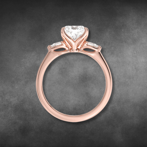 Anillo de compromiso con diamante cultivado en laboratorio certificado por IGI, con corte almohada y tres diamantes en forma de pera, en oro amarillo de 14K o 18K, para mujer, joyería fina. - Product Image 4