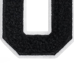 Patch thermocollant lettre O en chenille noire brodée avec fermeture auto-agrippante pour vêtements, chapeaux et sacs - Product Image 4