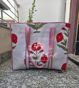 Bolso Tote de Algodón Acolchado con Estampado Floral Indio Hecho a Mano de Alta Calidad, con Motivo de Amapola Roja, Cierre Abierto y Ribete a Rayas - Product Image 6
