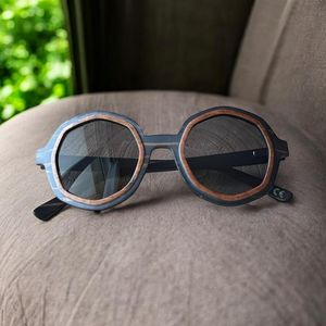 Lunettes légères en bois parfaites pour les voyages, la randonnée, la plage et le style extérieur quotidien par Tradebyd - Product Image 1