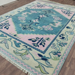 Tapis en laine noué à la main de style Oushak turc traditionnel, motif floral pastel, tapis de luxe fait main pour la décoration du salon et de la chambre. - Product Image 1