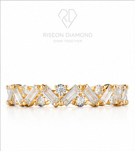 Anillo Elegante de Eternidad en Oro Amarillo de 18K con Diamantes Redondos y Baguette Alternados, Apilable, Regalo de Aniversario de Bodas, Joyería de Lujo - Product Image 1