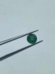 Piedra de Esmeralda Verde Natural de Corte Redondo de 4.90 mm y 0.45 Quilates para la Fabricación de Joyas - Product Image 2