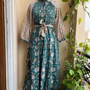 Robe longue maxi décontractée à col en V et manches longues, imprimé floral 100 % coton, collection 2026, prix usine - Product Image 1