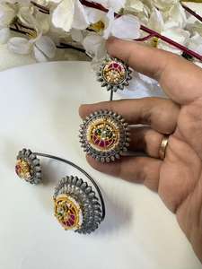 ต่างหูแบบติดหูทรงวัดโบราณชุบทองคำขาวประดับมุกและคุณนาดัน - Product Image 3