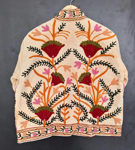 Chaqueta de Lona Bordada a Mano con Diseño Suzani, Patrones Florales Cosidos a Mano, Riqueza Cultural y Artesanía - Product Image 5