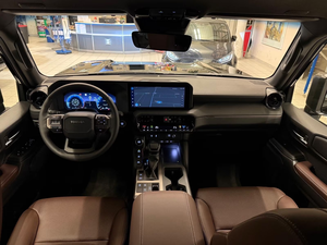 โตโยต้า แลนด์ ครุยเซอร์ LC 250 EXE มายด์ไฮบริด กล้อง 360 องศา กล่องเก็บความเย็น ไฟ LED รถ SUV ระดับพรีเมียม สำหรับขับขี่ออฟโรด ตัวเลือกครบครัน - Product Image 4